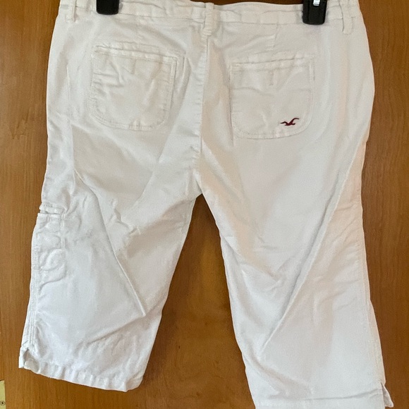 Hollister Women's Cargo Shorts in White - Picture 3 of 3